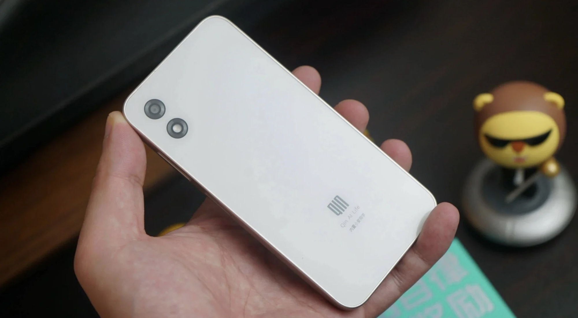 Duoqin Qin 3 Ultra: Smartphone mini 5 inch gọn nhẹ, hợp lý để làm máy phụ